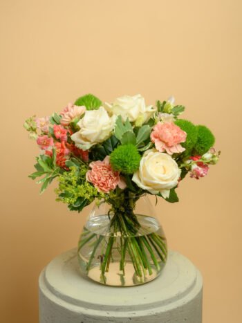 Gėlių puokštė "Dovana mamai" vazoje