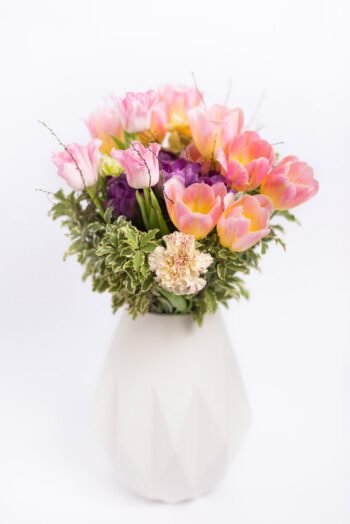 Pavasarinė puokštė vazoje