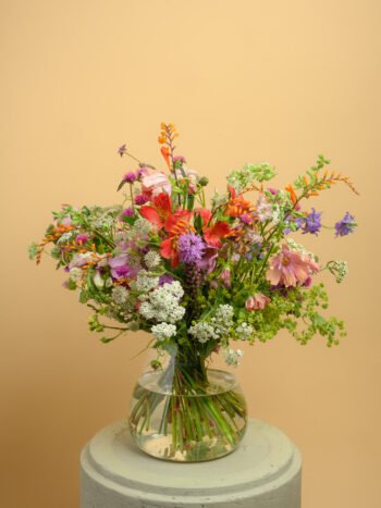 Ryški lauko gėlių puokštė