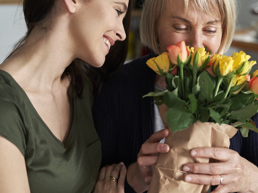 Motinos rankos guodžia labiau nei kitos